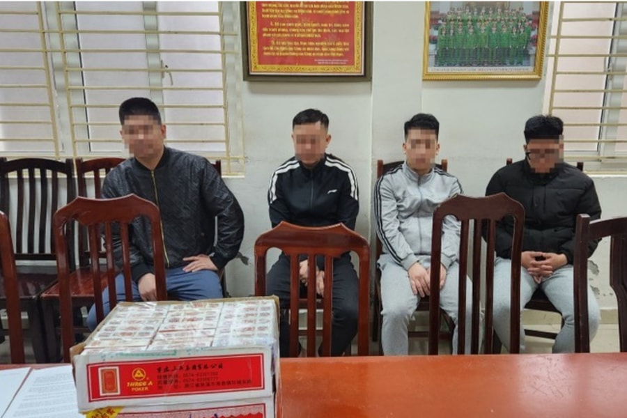 Triệt phá ổ nhóm chuyên bán bộ dụng cụ chơi cờ bạc “bịp”