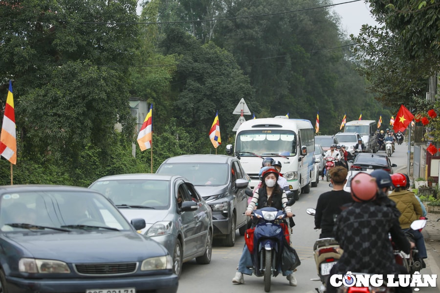 Xe ô tô dịch vụ mùa lễ hội đầu năm chạy không hết khách