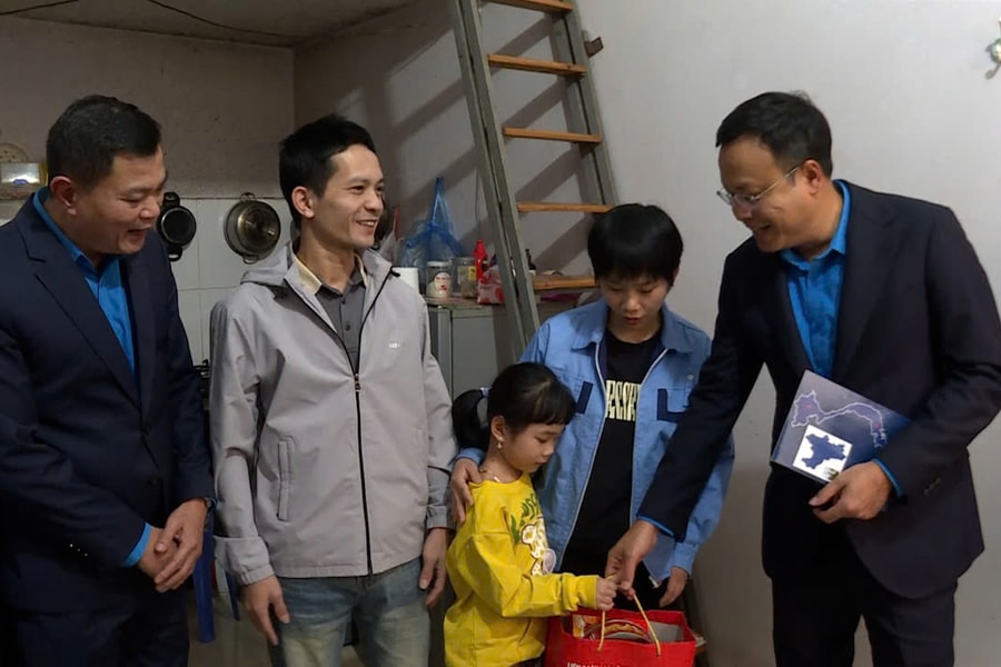 Hơn 13% dân số cả nước được hỗ trợ, tặng quà Tết