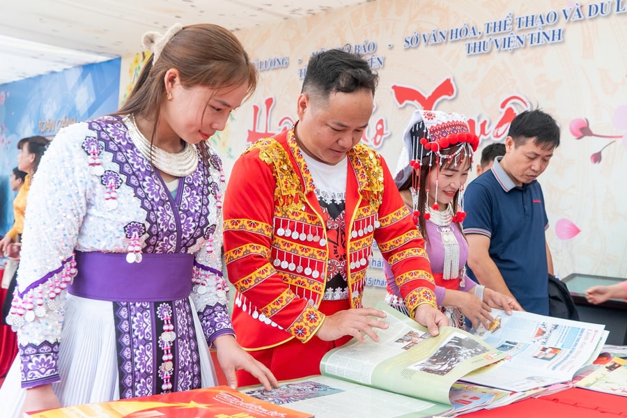 Mang báo xuân về với Lễ hội Lồng Tồng