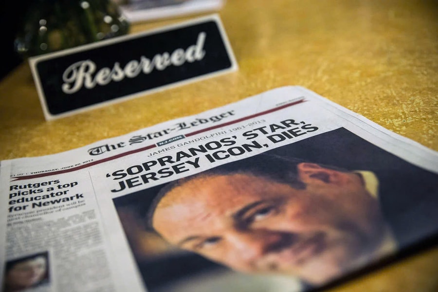 Hai tờ báo lâu đời của New York ngừng xuất bản ấn phẩm in