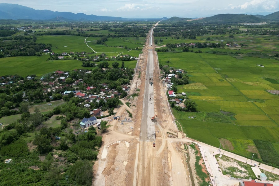 Bình Định: Tìm đơn vị trải thảm nhựa tuyến đường Bắc Nam và đường Đông Tây tại gói thầu hơn 50 tỷ đồng