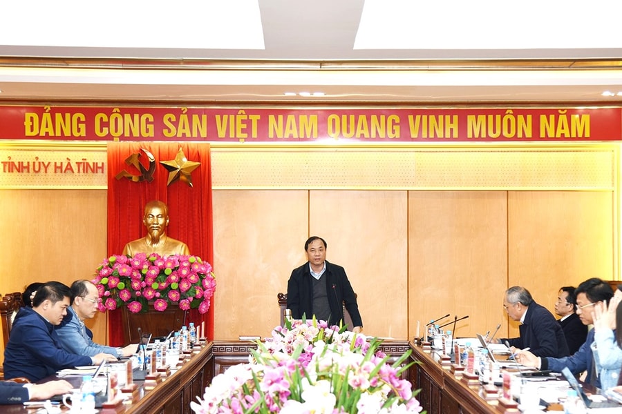 Trưởng ban Tổ chức Tỉnh ủy và Phó Chủ tịch UBND tỉnh Hà Tĩnh xin nghỉ trước tuổi