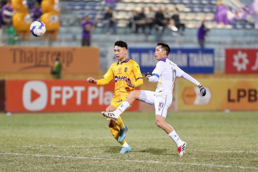 Văn Quyết lập cú đúp, Hà Nội FC đánh bại Sông Lam Nghệ An