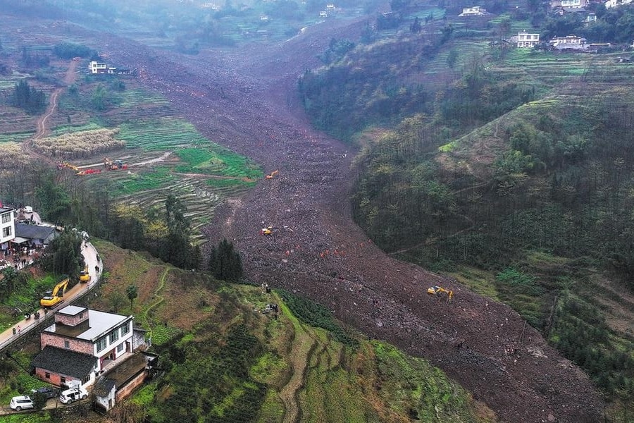 Hàng chục người vẫn mất tích trong trận lở đất kinh hoàng ở Tứ Xuyên, Trung Quốc