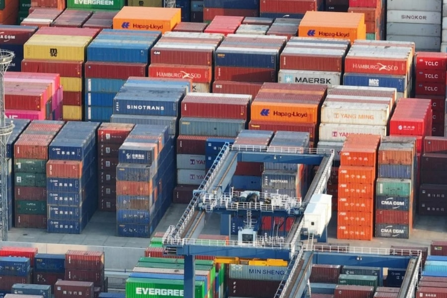 Những 'phát súng' đầu tiên trong cuộc chiến thương mại Mỹ - Trung