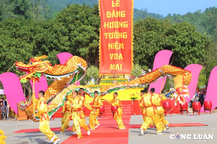 Khai mạc Lễ hội Đền Vua Mai 2025: Tưởng nhớ công đức và phát huy giá trị văn hóa truyền thống