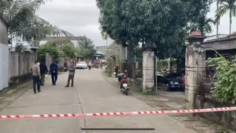 Chồng tạt xăng lên người vợ bén lửa gây cháy dẫn đến tử vong