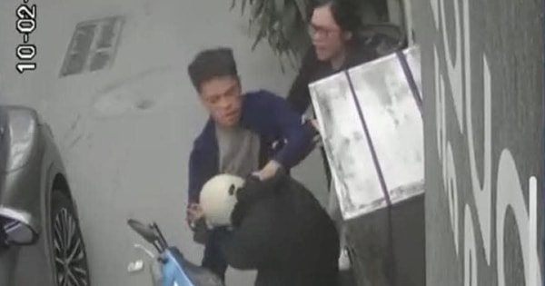 Công an vào cuộc điều tra vụ tài xế xe Lexus hành hung nam shipper ở Hà Nội