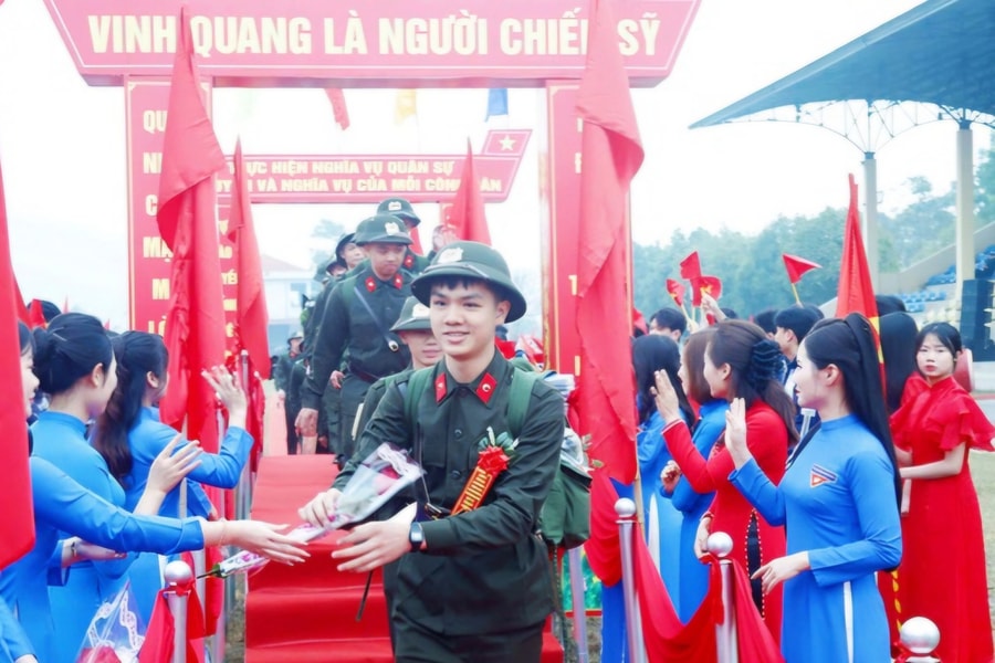 Phú Thọ: Phát huy truyền thống quê hương trong lễ giao nhận quân 2025