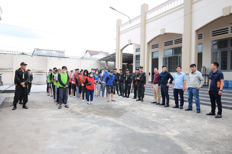 Phá đường dây lừa đảo xuyên quốc gia qua ứng dụng UNISAT và Tiktok