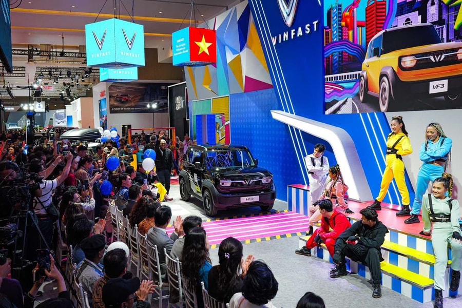 Ô tô bán chạy nhất Việt Nam lần đầu 'xuất ngoại'