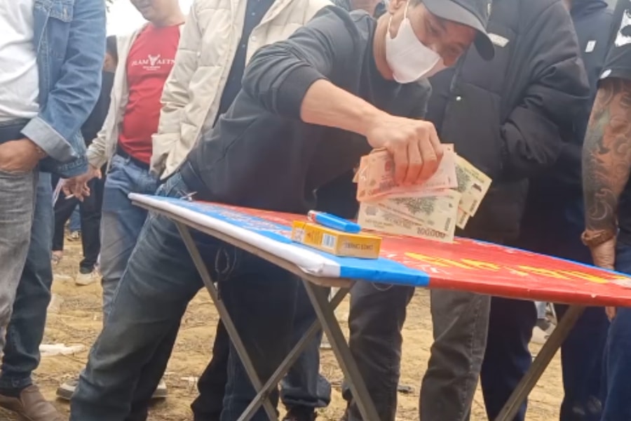 Thanh Hóa: "Biến tướng" trò chơi dân gian tại lễ hội Chùa Rồng