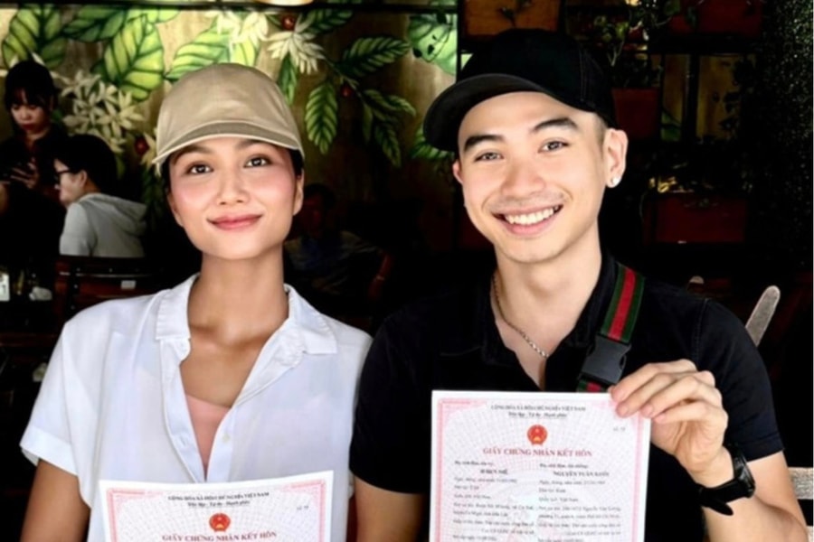 Hoa hậu H'Hen Niê khoe ảnh đăng ký kết hôn với chồng nhiếp ảnh gia
