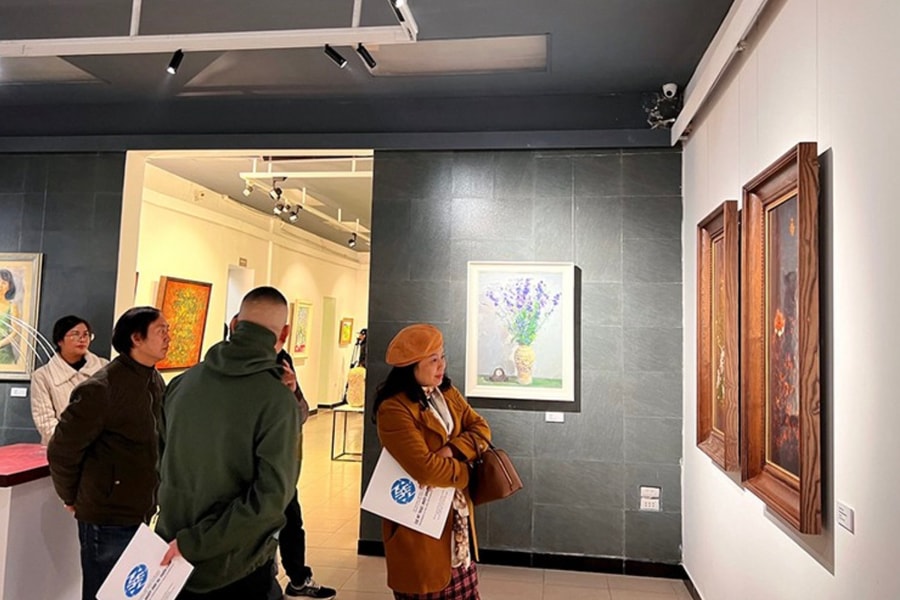 Ngắm sắc xuân trên từng nét vẽ, mảng màu ấn tượng