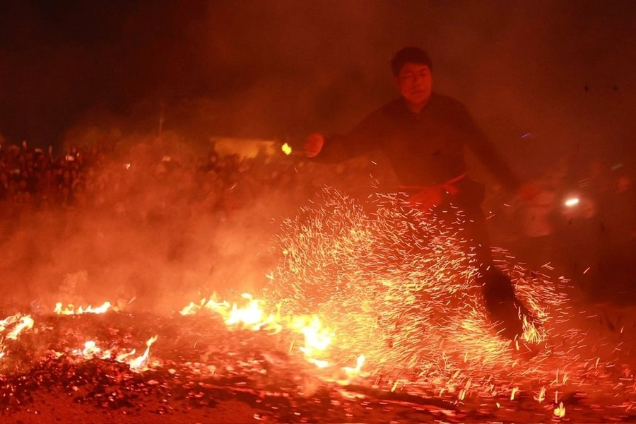 Độc đáo lễ hội 'tắm than' của người Dao Đỏ ở Sa Pa