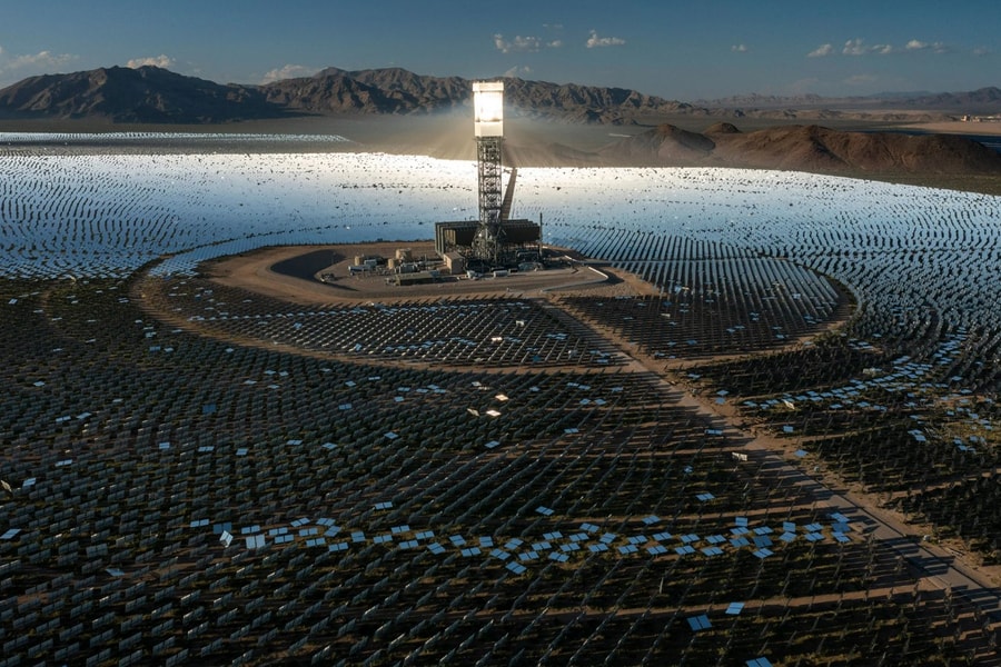 Cánh đồng gương từng là tương lai của năng lượng mặt trời đóng cửa chỉ sau 11 năm