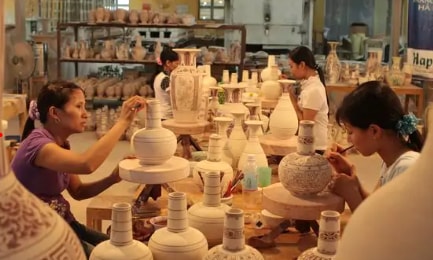 Gốm Bát Tràng 'hội nhập' - 'cầu nối' văn hóa Việt với thế giới