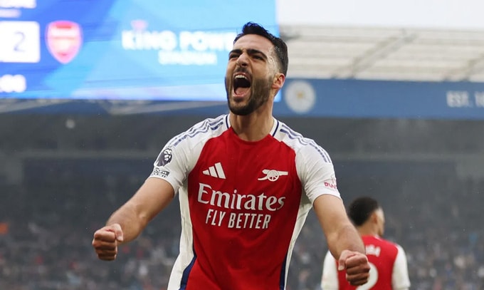 Arsenal thắng Leicester, rút ngắn khoảng cách với Liverpool