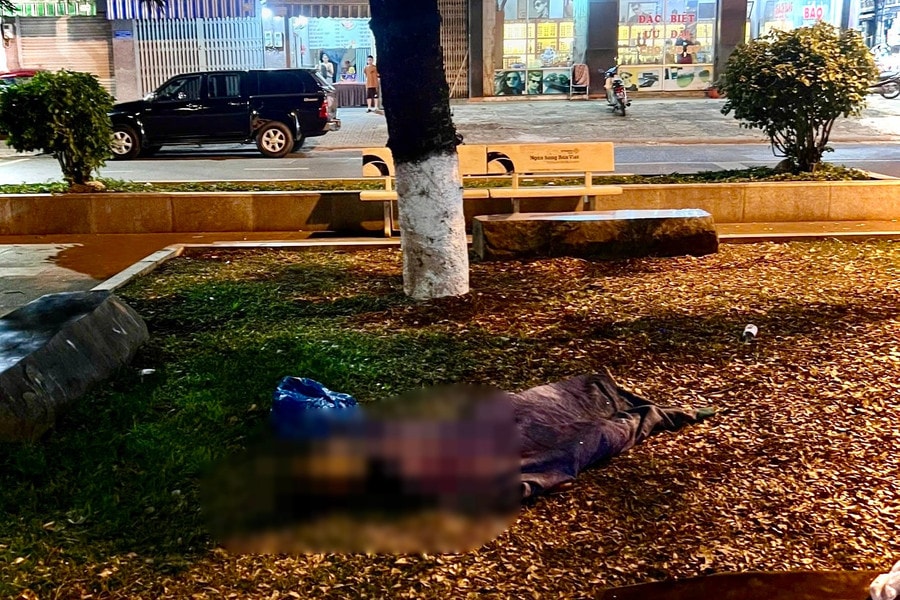 Người dân tá hỏa phát hiện một thi thể trong công viên khi đi tập thể dục