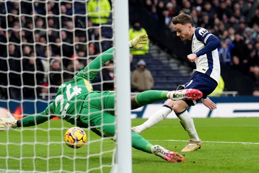 Maddison rực sáng, Tottenham đẩy MU xuống vị trí thứ 15