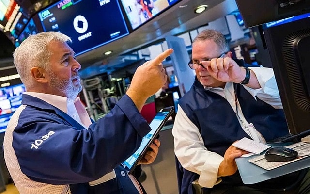 Chứng khoán Mỹ lập đỉnh, chuyên gia cảnh báo rủi ro thuế quan có thể gây cú sốc lớn