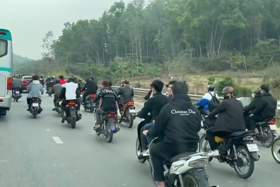 Thanh Hóa: Xử lý 5 trường hợp 'đầu trần' điều khiển xe máy tiễn bạn đi nhập ngũ