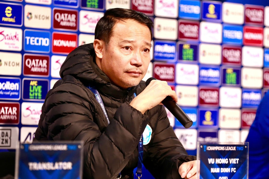 HLV Vũ Hồng Việt tự tin các cầu thủ sẽ tạo bất ngờ trước CLB Sanfrecce Hiroshima