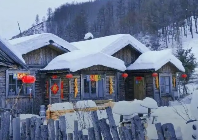 Du khách phẫn nộ vì khu du lịch nổi tiếng Trung Quốc làm tuyết bằng xà phòng