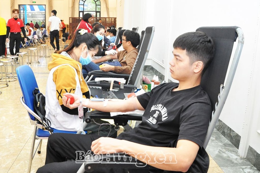 Hưng Yên: Gần 1.000 người tham gia Lễ hội xuân hồng năm 2025