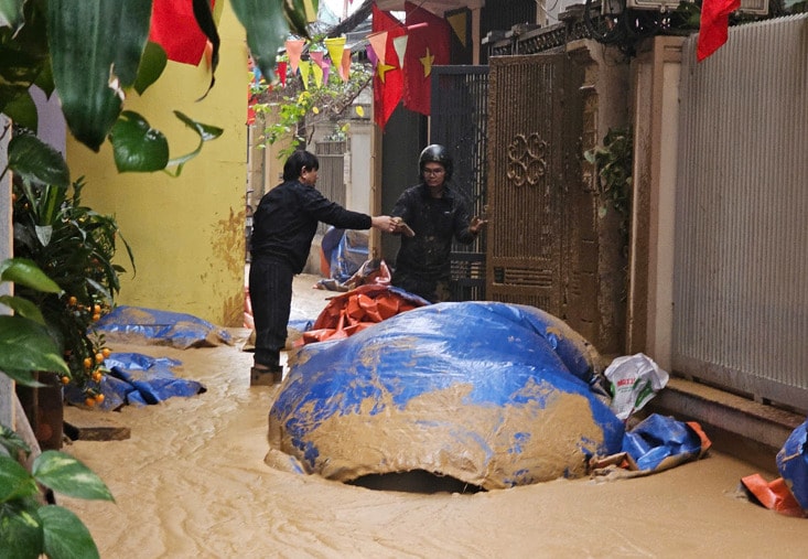 Đào ga ngầm đường sắt đô thị Nhổn - ga Hà Nội, phụ gia phun tràn lên mặt đất