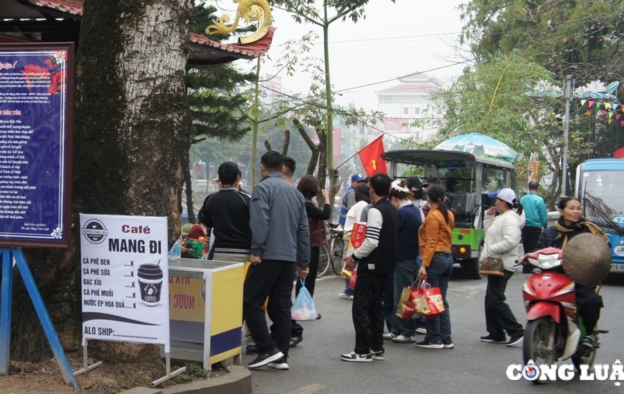 Hơn 390.000 lượt khách đến với Lễ hội chùa Hương