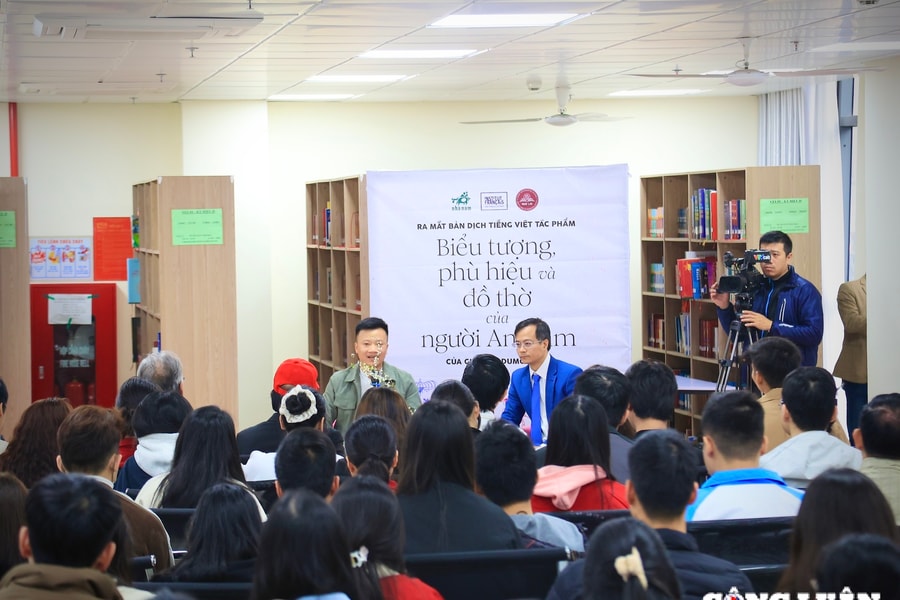 Nét độc đáo trong biểu tượng, phù hiệu và đồ thờ của người An Nam