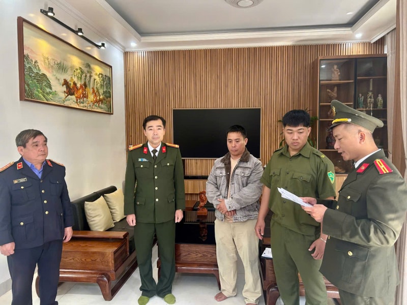 Khởi tố đối tượng mua, bán giấy phép lái xe giả