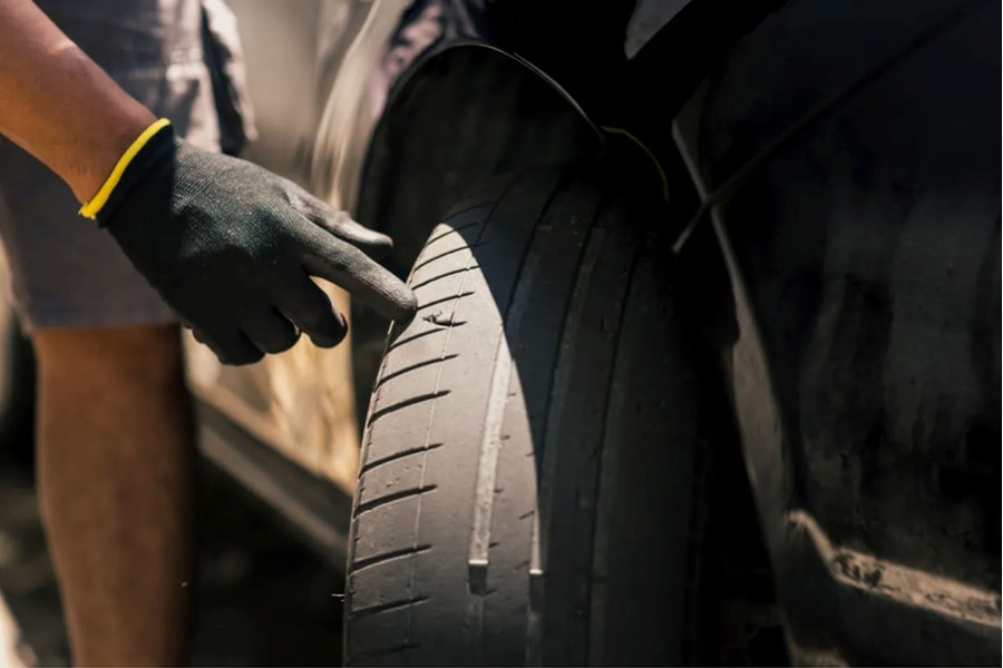 7 cách dễ dàng để biết khi nào cần thay lốp xe mới