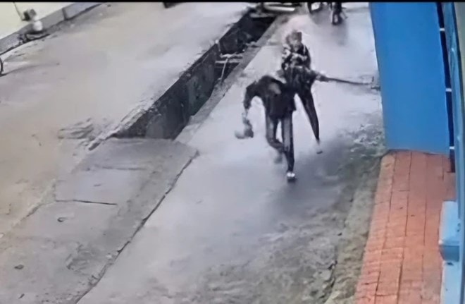 Bắc Ninh: Bắt giữ khẩn cấp kẻ cầm điếu cày đánh gục nam thanh niên giữa đường