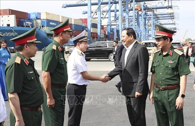 Thủ tướng Lào Sonexay Siphandone thăm Tổng Công ty Tân cảng Sài Gòn