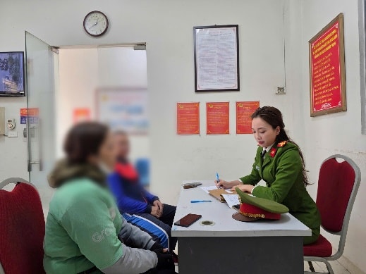 Công an thông tin vụ người phụ nữ bị đe dọa, ép trả tiền tại quán sửa xe ở quận Đống Đa