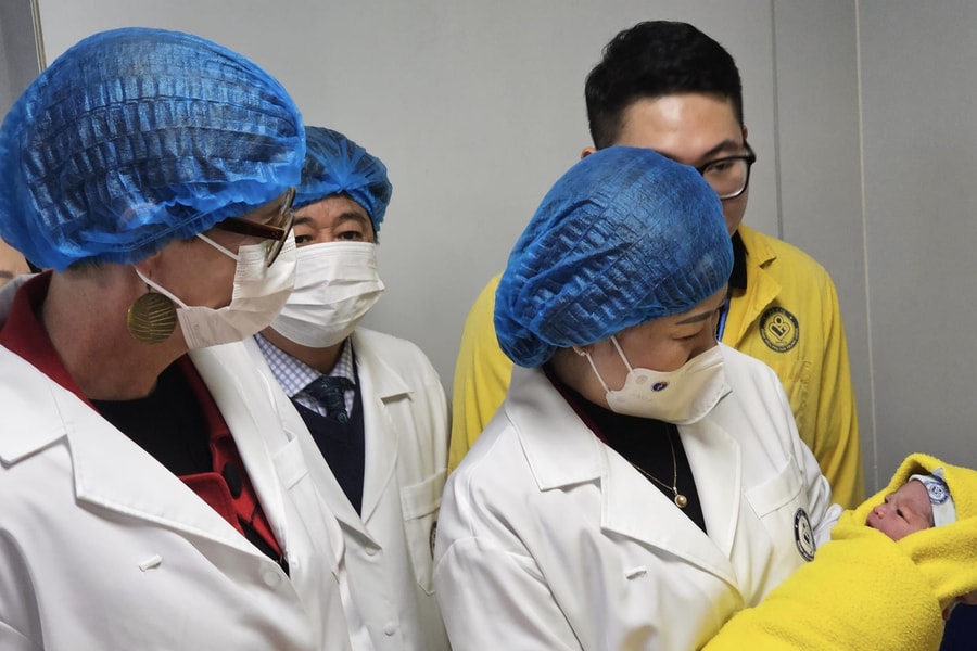 Không hạn chế số lần sinh con của các cặp vợ chồng