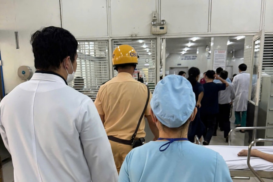CSGT TP HCM hỗ trợ người dân đến bệnh viện cấp cứu kịp thời