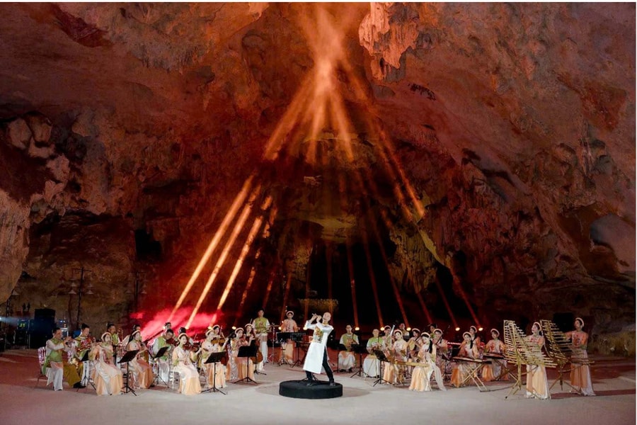 Quảng Ninh nói gì trước thông tin tổ chức hoà nhạc trong hang động?