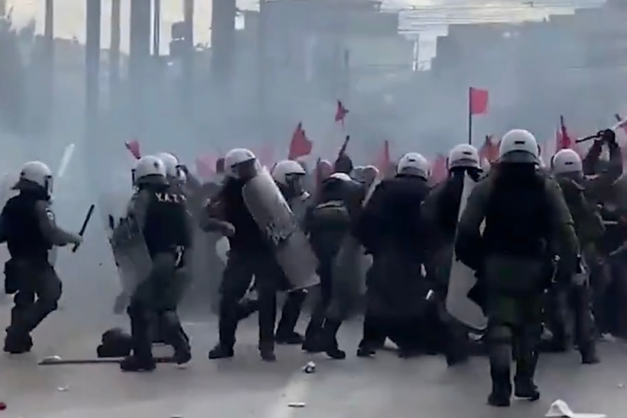 Hy Lạp: Bạo lực xảy ra khi hàng trăm nghìn người biểu tình phản đối vụ tai nạn tàu hỏa