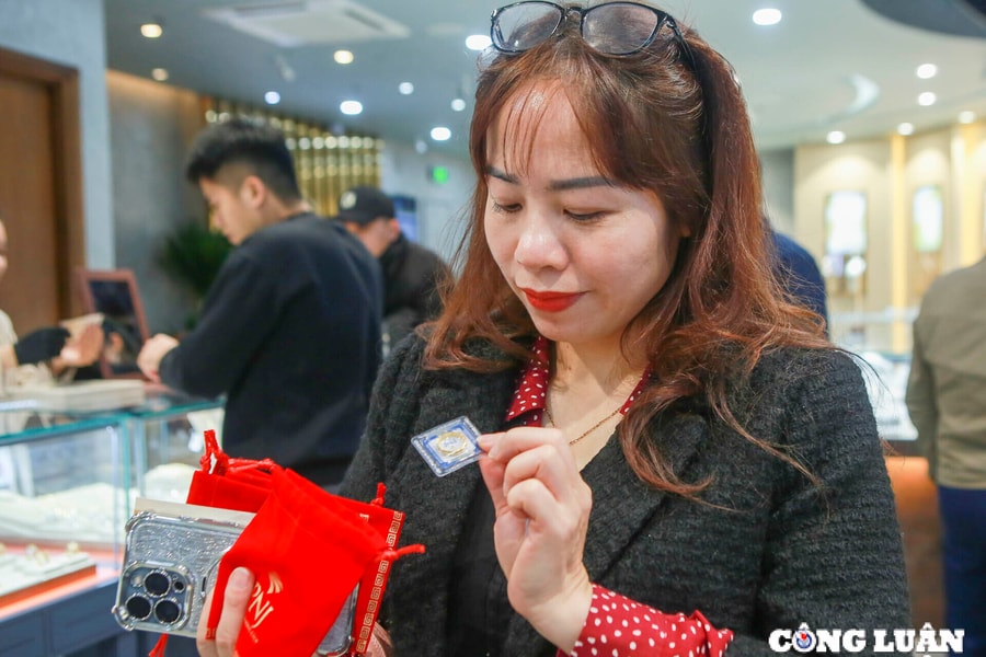 Giá vàng hôm nay 21/4: Rơi tự do, mua vàng đỉnh giá đã mất 10 triệu đồng/lượng