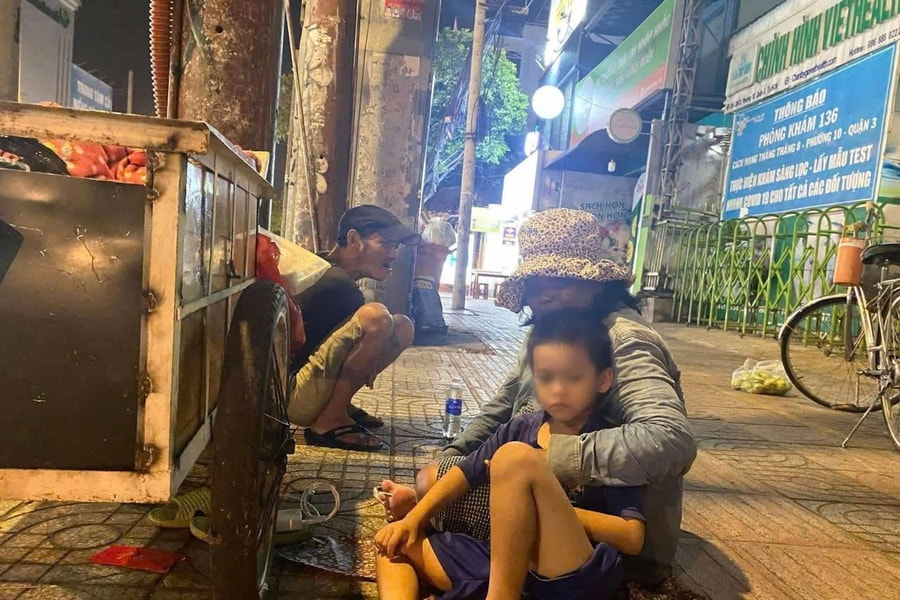 TP HCM xử lý dứt điểm các đối tượng chăn dắt ăn xin, bán hàng rong 'chặt chém'