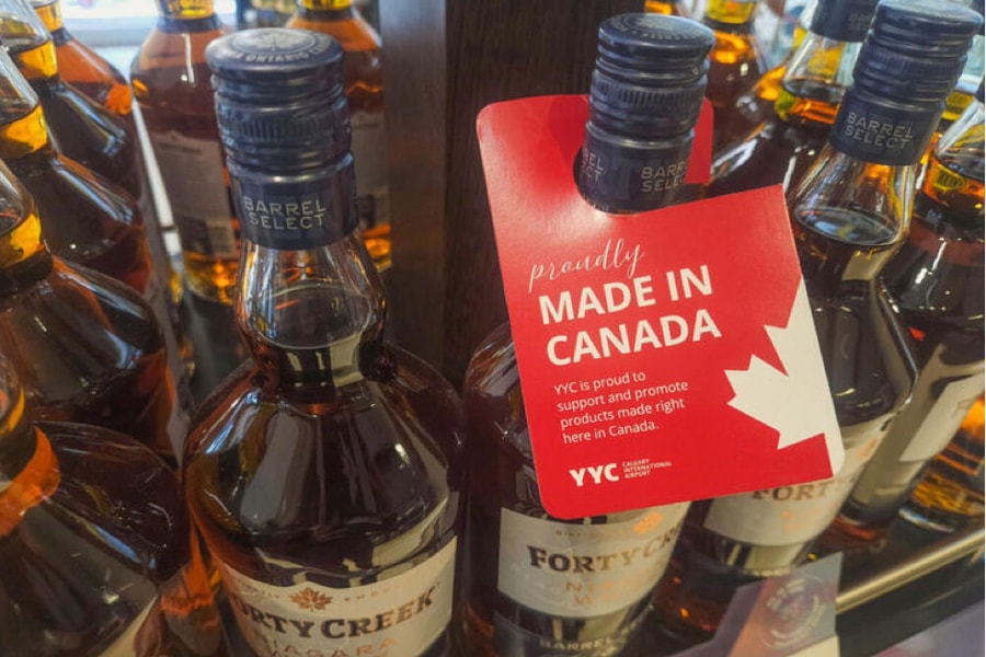 Rượu Mỹ  'bốc hơi' khỏi quầy bán hàng tại Canada