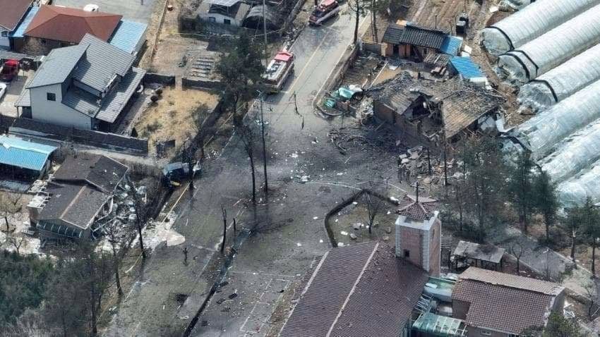 Máy bay Hàn Quốc thả bom nhầm xuống nhà dân, 15 người bị thương