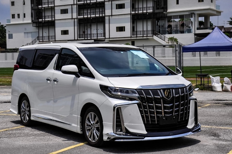 Triệu hồi MPV tiền tỷ Toyota Alphard do lỗi nắp ca-pô