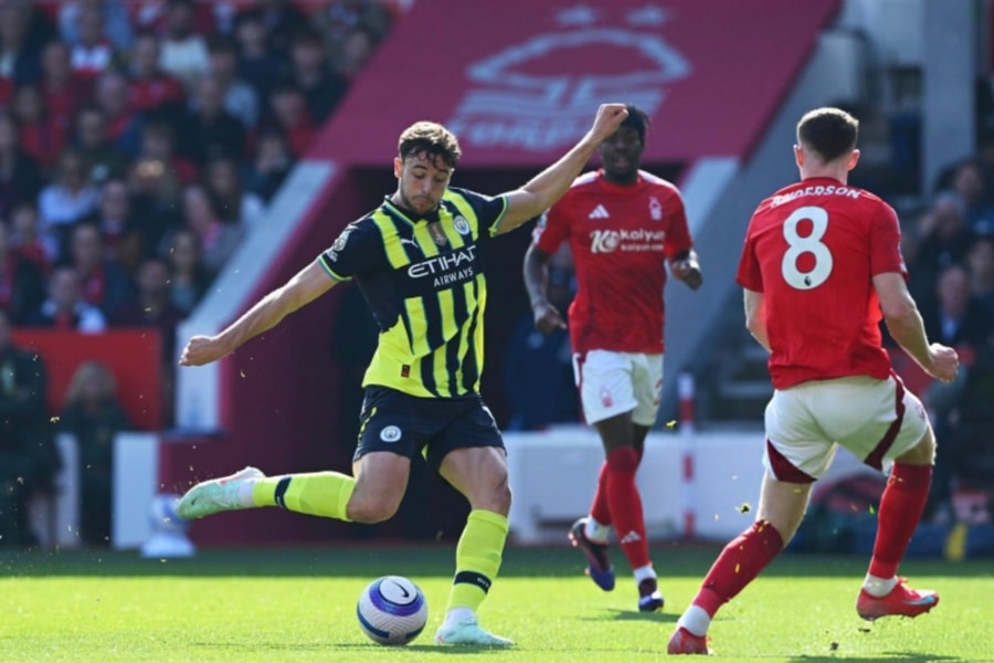 Hudson-Odoi rực sáng, Nottingham đánh bại Man City tại Ngoại hạng Anh
