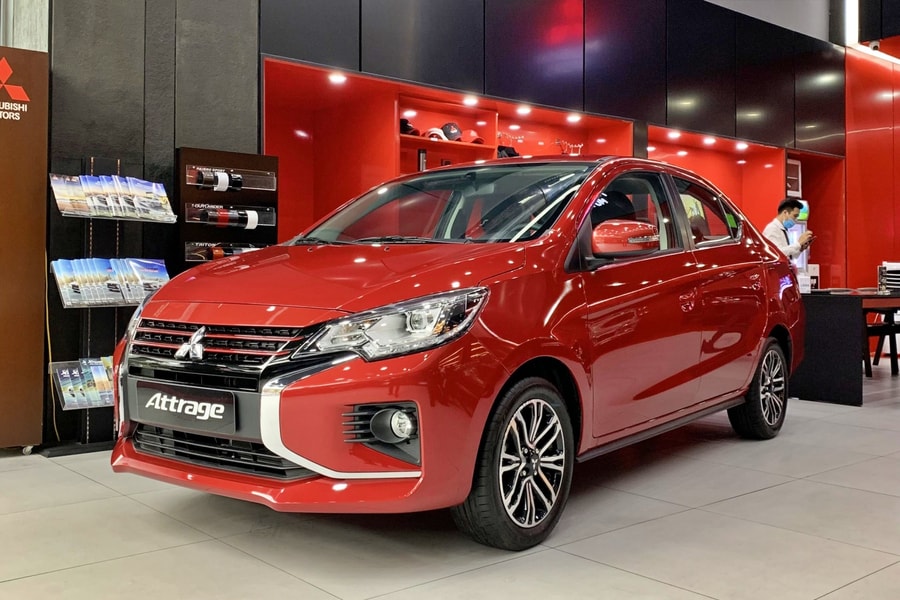 Doanh số liên tục lao dốc, ô tô sedan cỡ B đua giảm giá