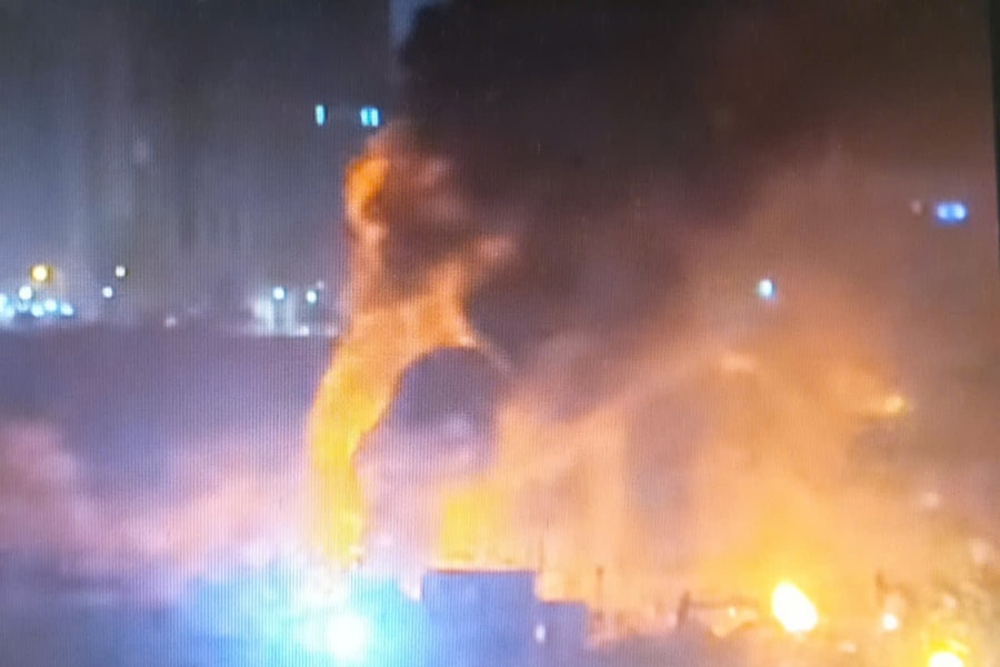 Cháy, nổ lớn tại bãi phế liệu lúc rạng sáng ở Hà Nội